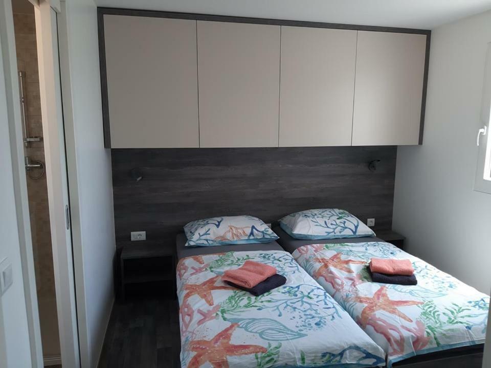 Mobile Home Tina Tisno Exteriör bild